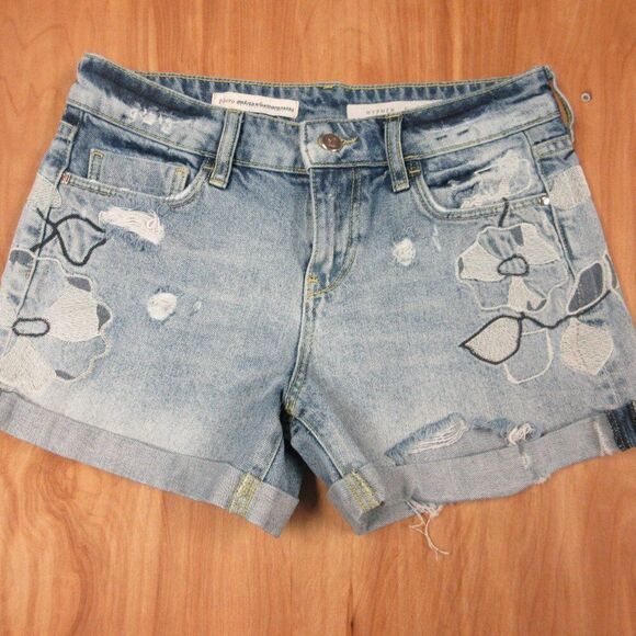 PILCRO Anthropologie Embroidered Floral Cuffed Jean Shorts Sz 26-28 Ripped Denim - Picture 3 of 16